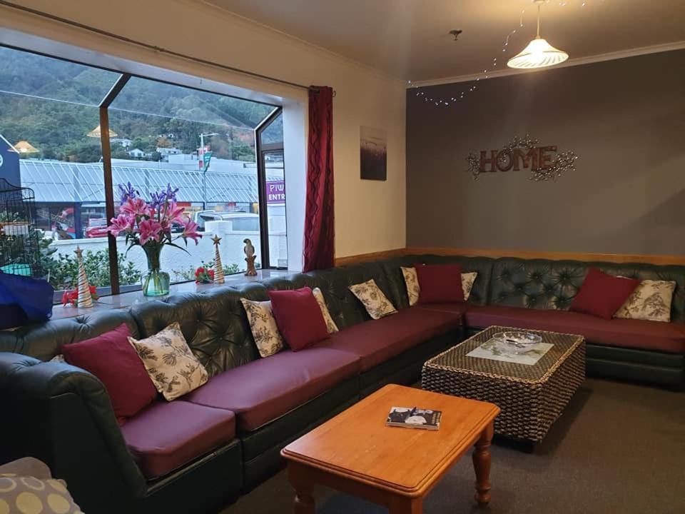 Piwaka Lodge ピクトン エクステリア 写真